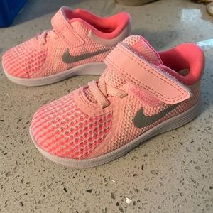 Nike Revolution 4 TD Marathon Running Size 6C